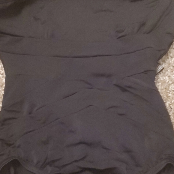 Extra small leotard/swimsuit with pattern detail - Picture 5 of 5